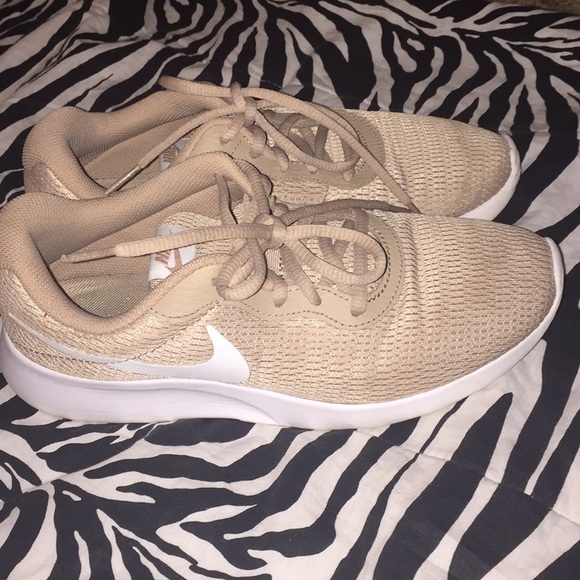 Women’s Nike Tanjun Sneakers - Picture 2 of 5